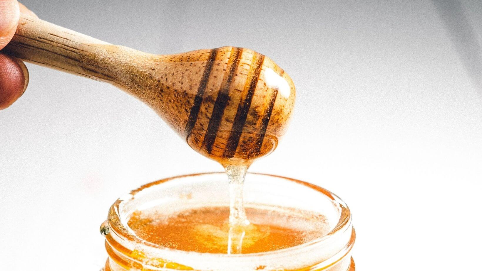 Miel de abeja pura, cómo saber si es auténtica y dónde comprarla